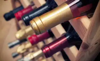Ограничение продаж алкоголя: экономист предупреждает о рисках для рынка и потребителей