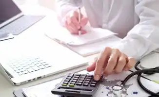 Депутат Еспаева указывает на нарушения Минфина в Мажилисе