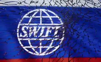 Все российские банки должны быть отключены от SWIFT - Лиз Трасс