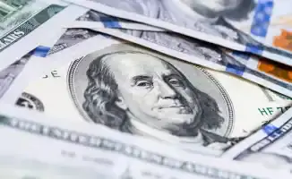 Доллар скатился с пьедестала: падение на 2,6 тенге в Казахстане