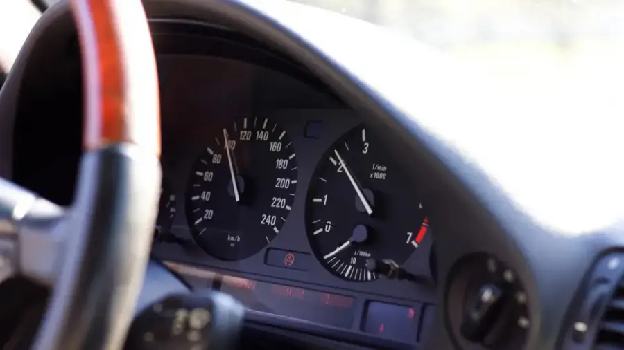 Приборная панель машины