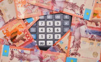 С 1 января 2026 года бизнес в Казахстане укажет цель снятия наличных