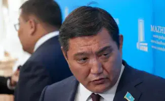 Депутат Базарбек о зарплате: работа в 20 миллионов тенге