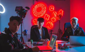 Скандал с блогерами, остановка стройки и самокаты на штрафстоянке