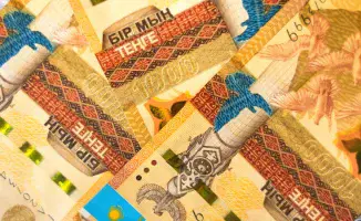 Казахстанцы в недоумении: какие 1000 тенге действительно в ходу?
