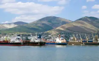 Санкции против 'Роснефти' и 'Лукойла' обрушили спрос на российскую нефть до минимума за два с половиной года