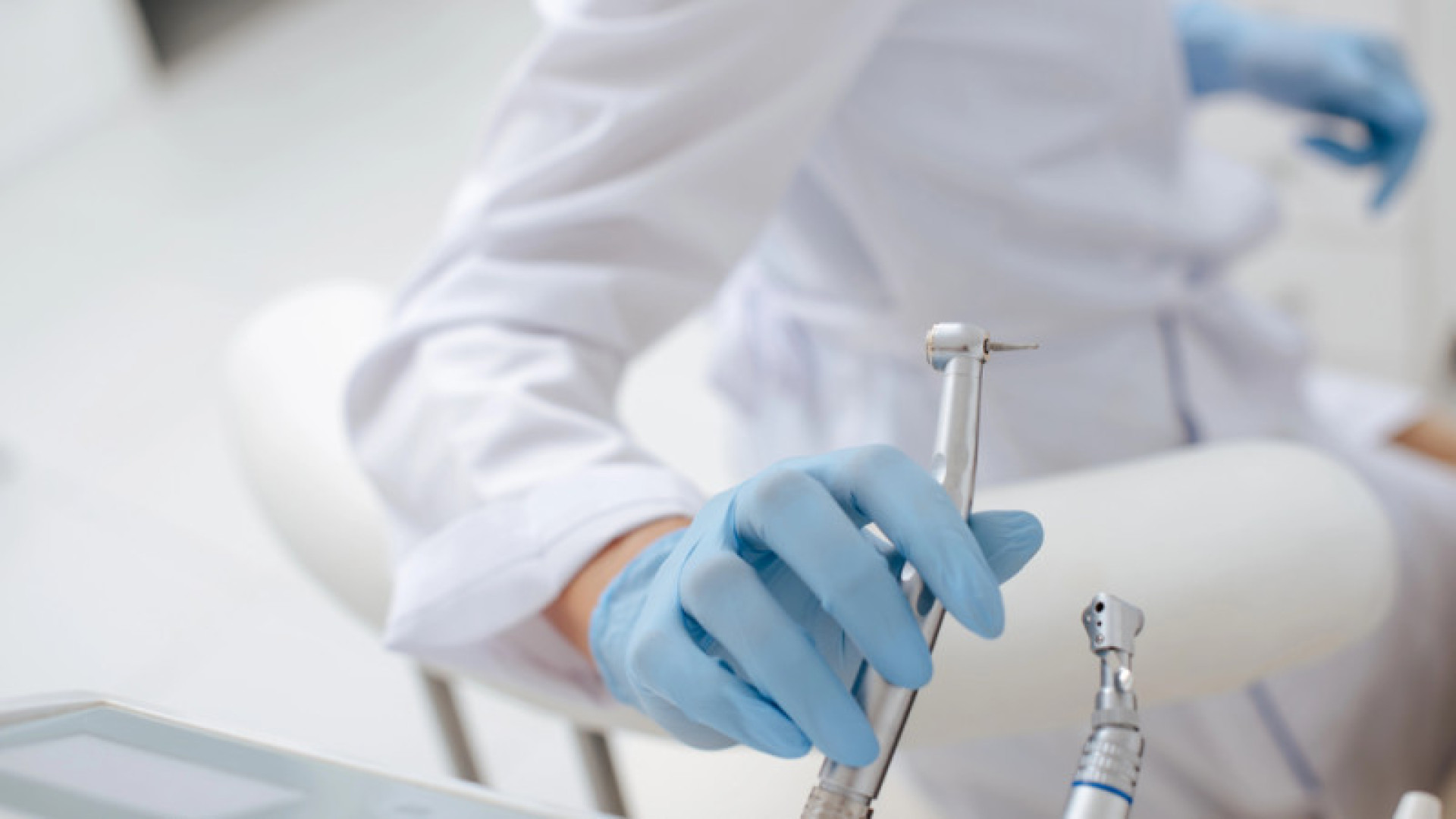 стоматолог