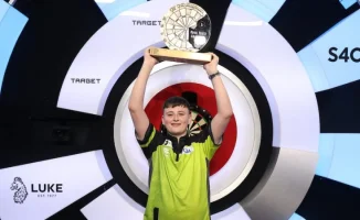 15-летний шотландец Лоури Митчелл стал миллионером, дошед до финала чемпионата мира по дартсу