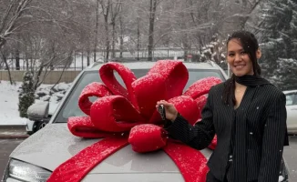 Алуа Балкибекова и Назым Кызайбай: подарки за успехи в боксе