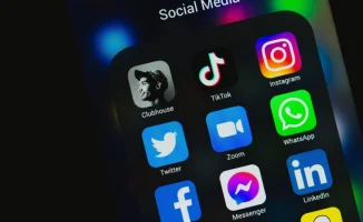 Социальные последствия снятия пенсионных выплат и запрета соцсетей для детей в Казахстане