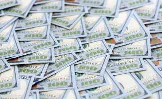 Доллар теряет позиции: Казахстан встречает новый курс