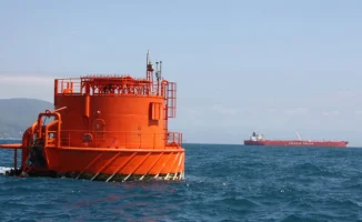 Экспорт нефти Казахстана через КТК сократился почти вдвое