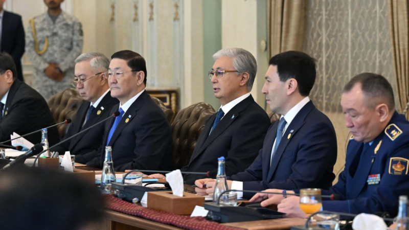 Токаев и премьер Пакистана обсудили амбициозную цель торговли на 1 миллиард долларов