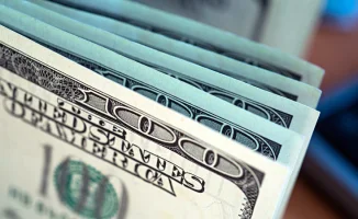 Доллар спустился с высоты: обменники Казахстана фиксируют новый рекорд