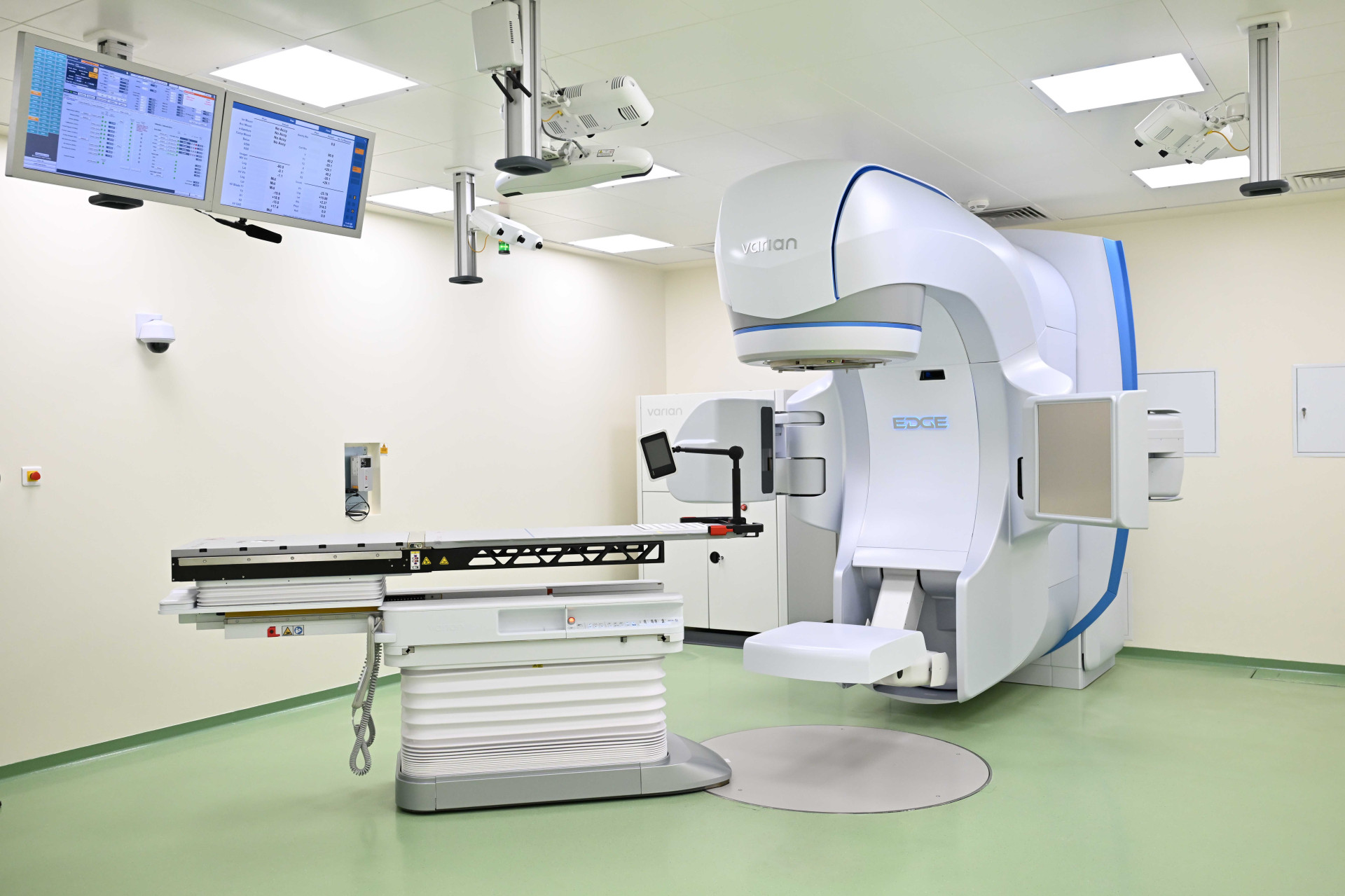 Новейшее оборудование в Национальном научном онкологическом центре в Астане