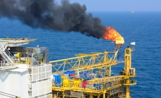 Эвакуация в Персидском заливе: Иран угрожает авиаударами по нефтяным объектам, последствия могут быть катастрофическими