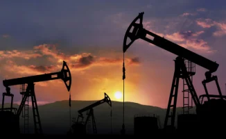 Нефтяные волны: цена Brent переплыла 100 долларов на фоне геополитических бурь