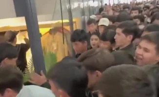 Тараз: давка в магазине одежды шокировала пользователей Сети