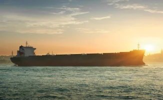 Иранский супертанкер: нефть в обход шторма санкций в Ормузском проливе