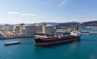 Иран угрожает ростом цен на нефть до $200 после ударов США в Ормузском проливе